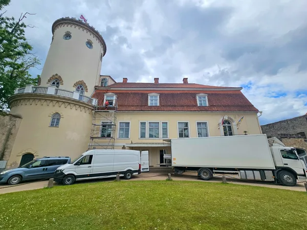 Vēsturisku mēbeļu pārvešana no Cēsu pils uz Rundāles pili