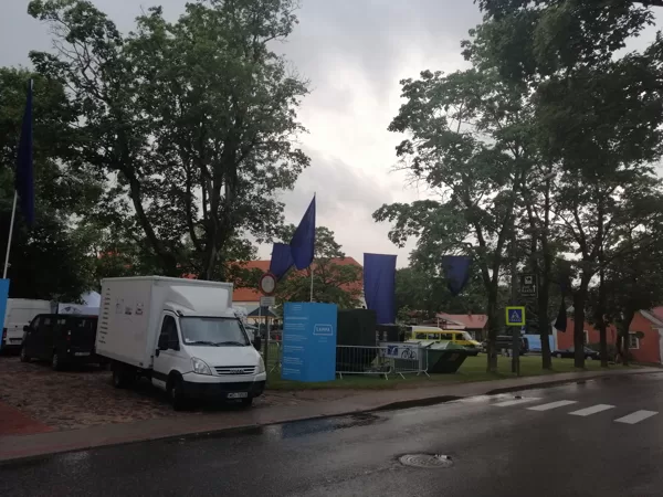 Instalāciju piegāde no Tartū sarunu festivālam LAMPA
