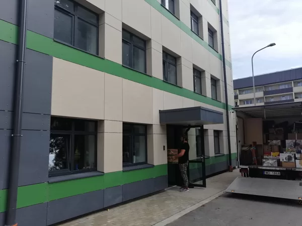 Palīdzam pārcelties !